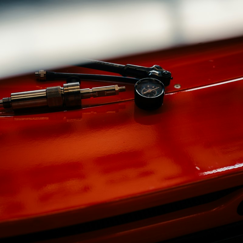 Tyre Inflator & Analogue Pressure Gauge